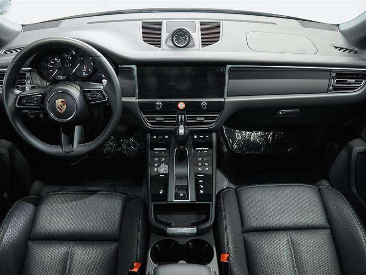 2026 Porsche Macan AWD Photo