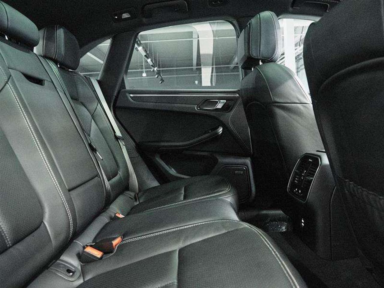 2026 Porsche Macan AWD Photo