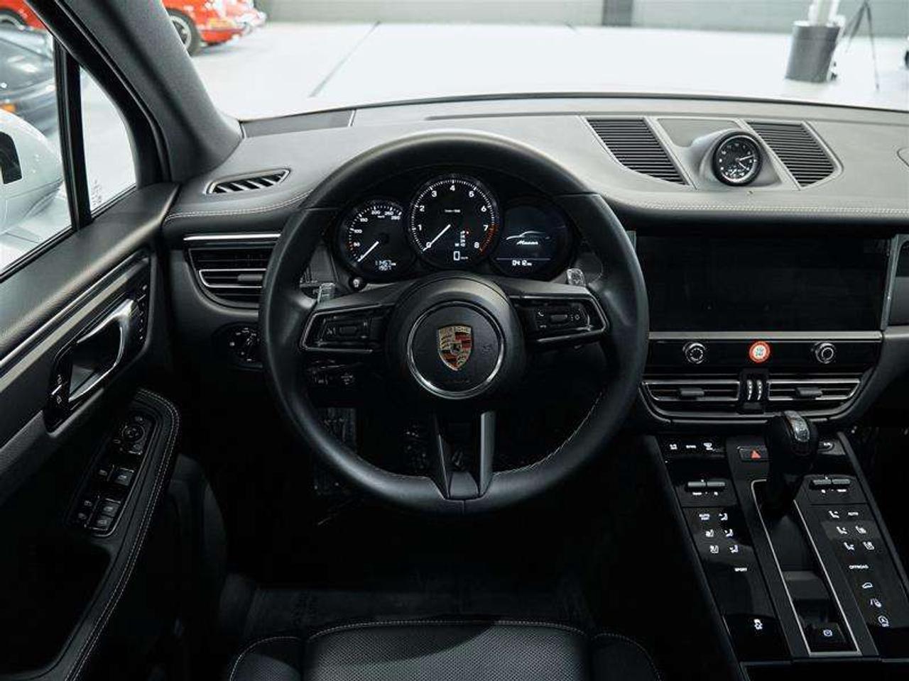 2026 Porsche Macan AWD Photo