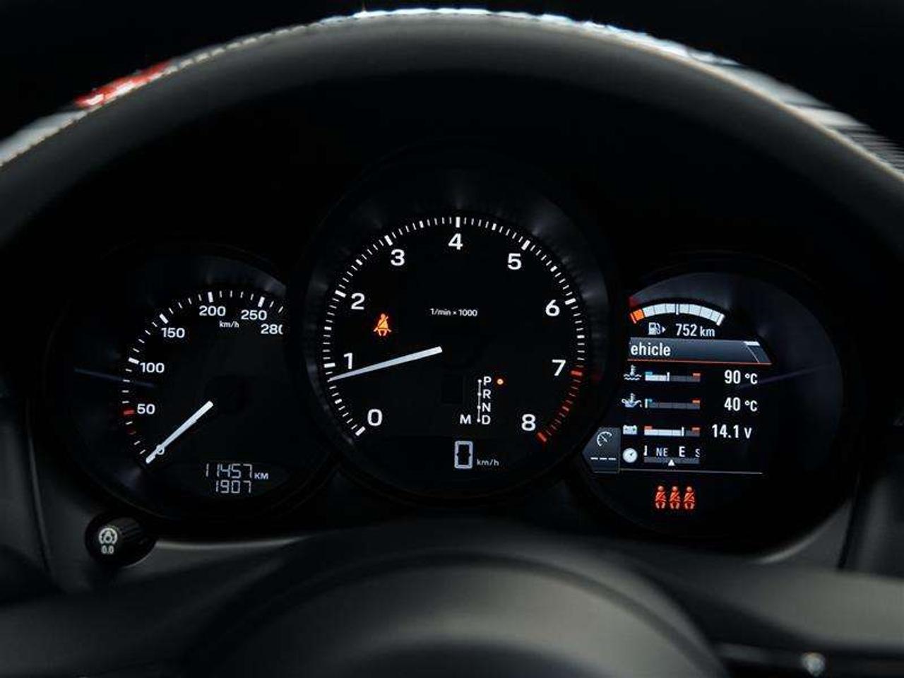 2026 Porsche Macan AWD Photo