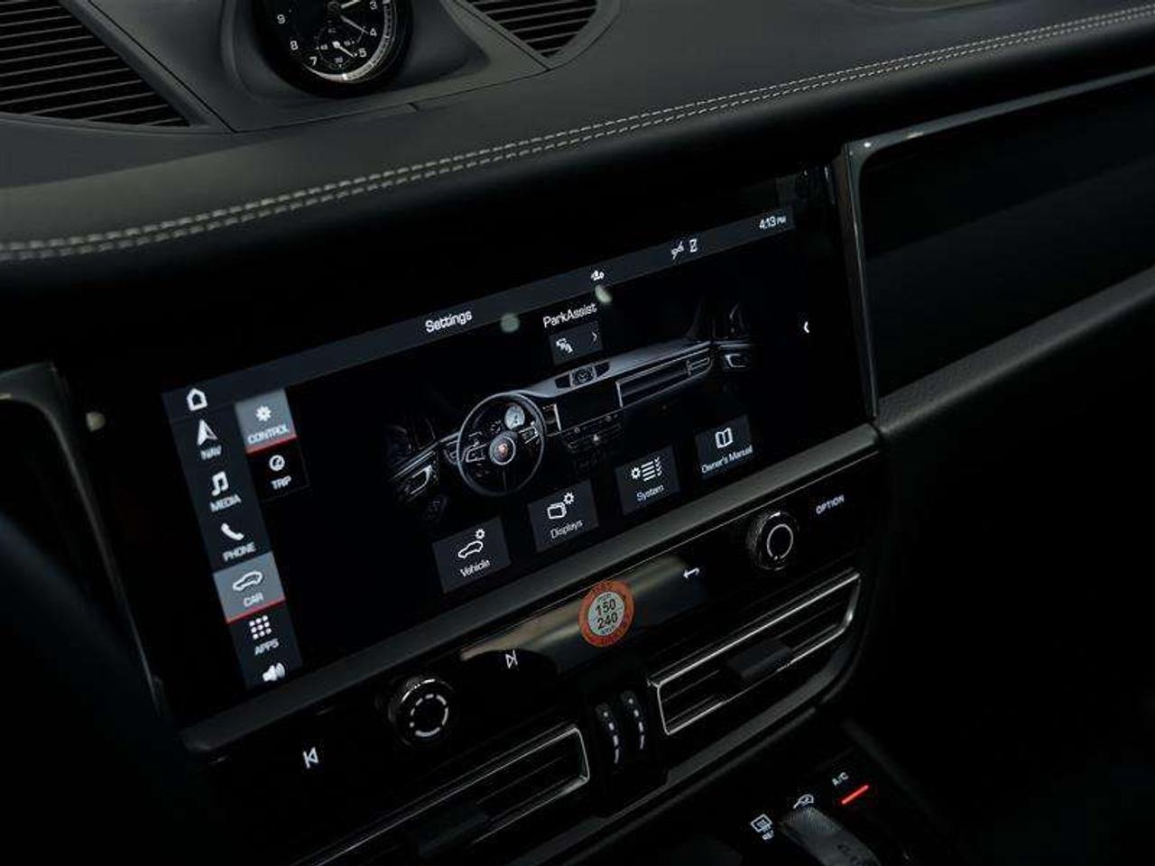 2026 Porsche Macan AWD Photo