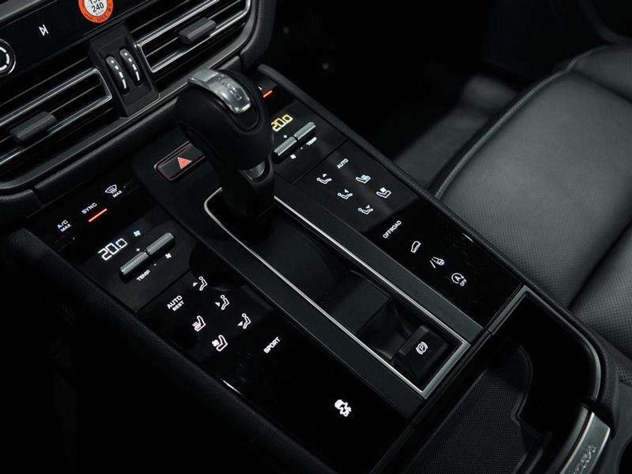 2026 Porsche Macan AWD Photo