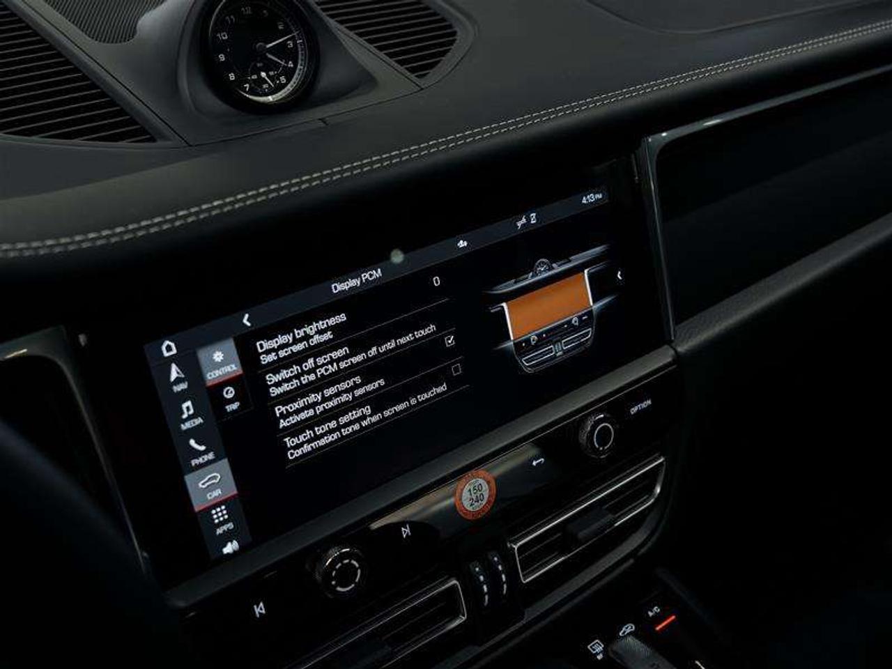 2026 Porsche Macan AWD Photo