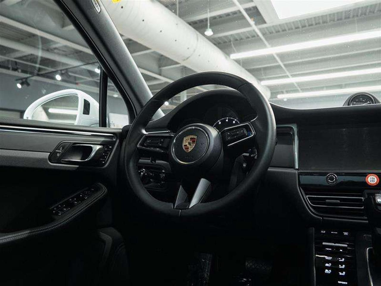 2026 Porsche Macan AWD Photo