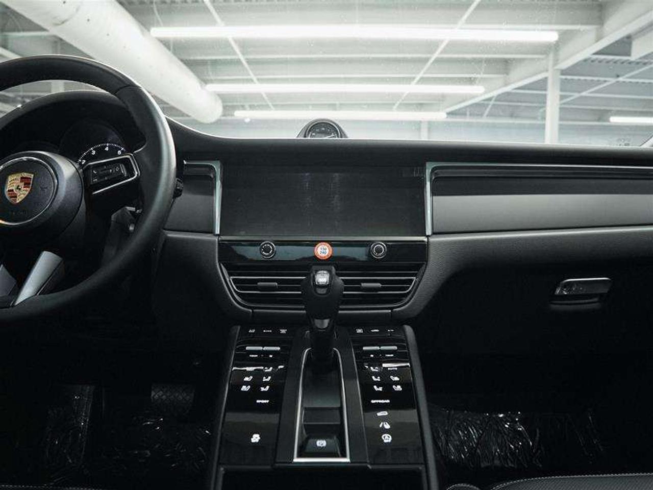 2026 Porsche Macan AWD Photo