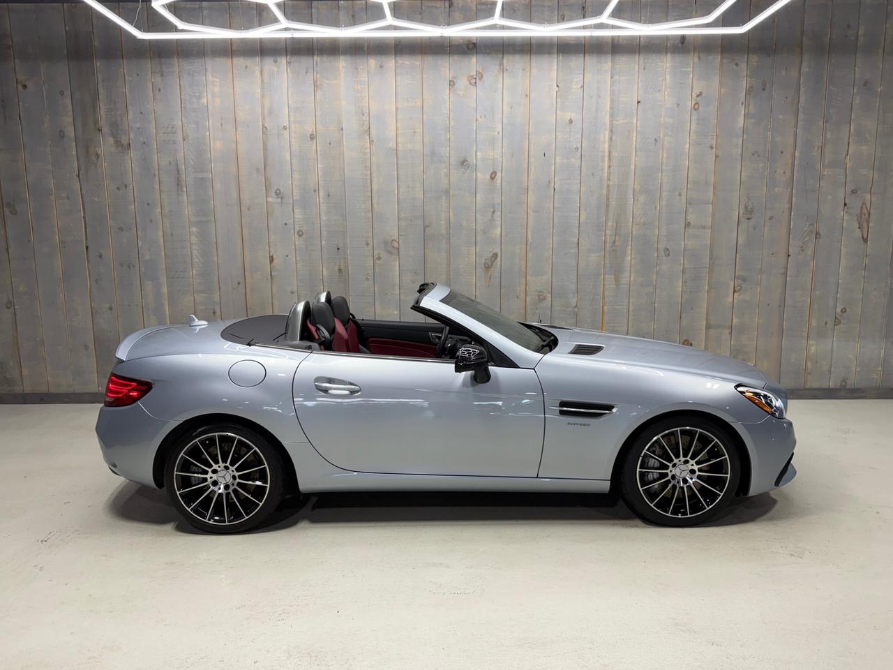 2017 Mercedes-Benz SLC 2dr Roadster AMG SLC 43 Photo2