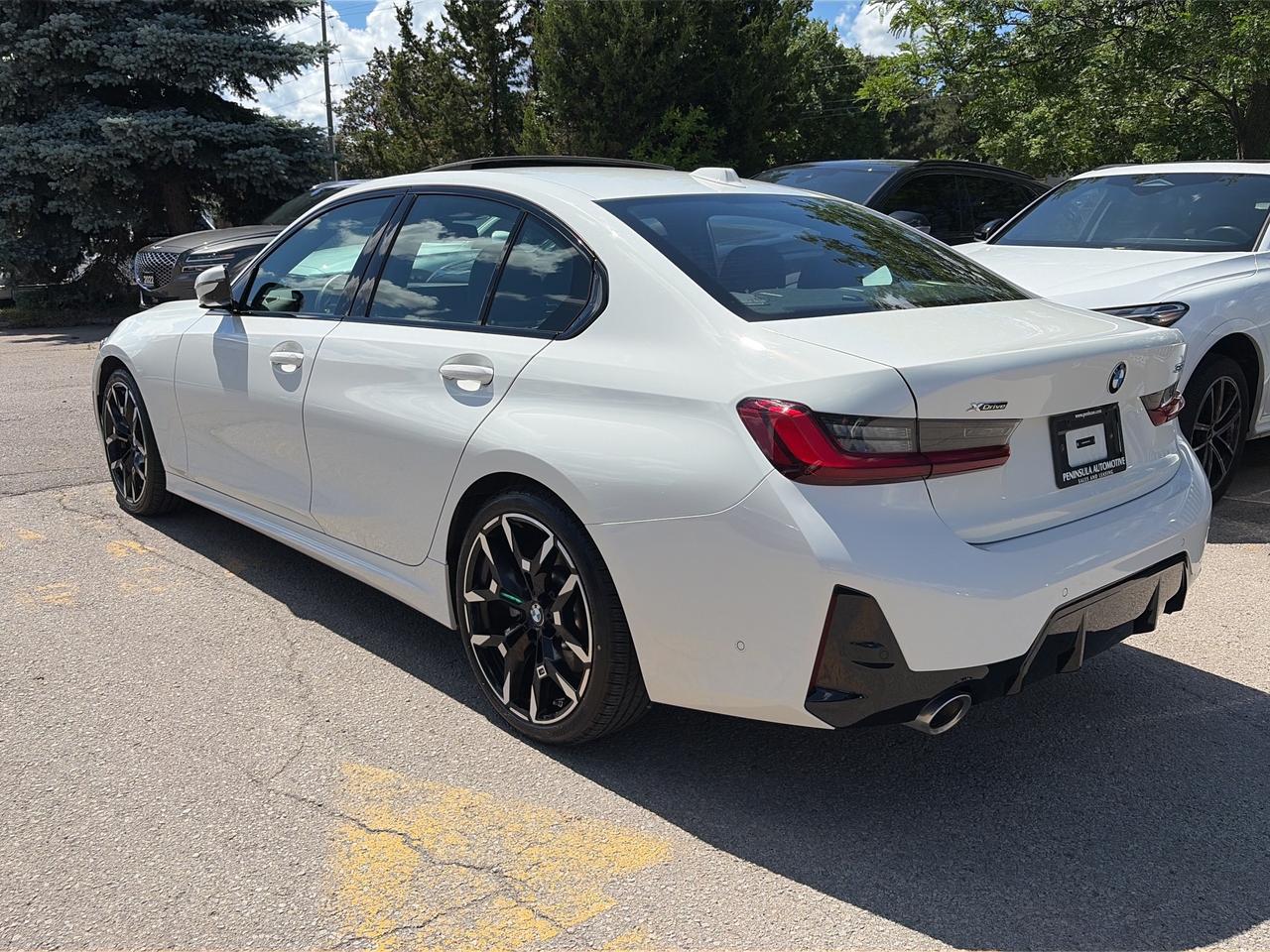 2025 BMW 3 Series 330i xDrive Photo