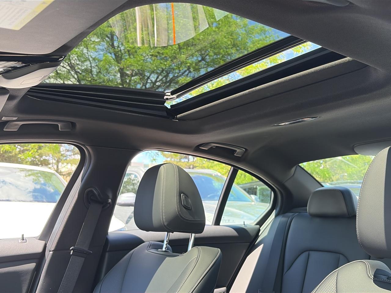 2025 BMW 3 Series 330i xDrive Photo
