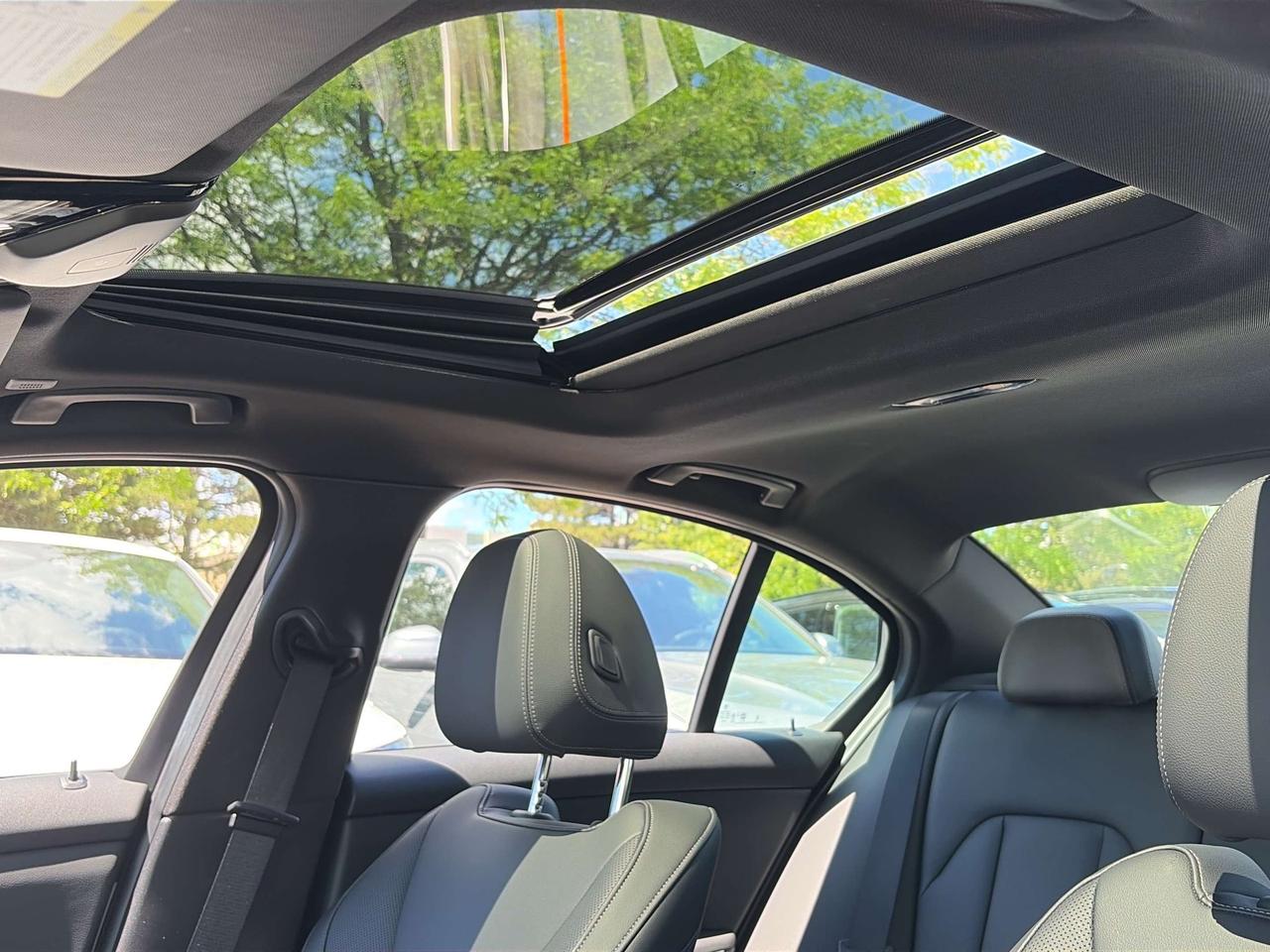 2025 BMW 3 Series 330I XDRIVE, M SPORT, HEADS UP, HARMON KARDON, Photo2