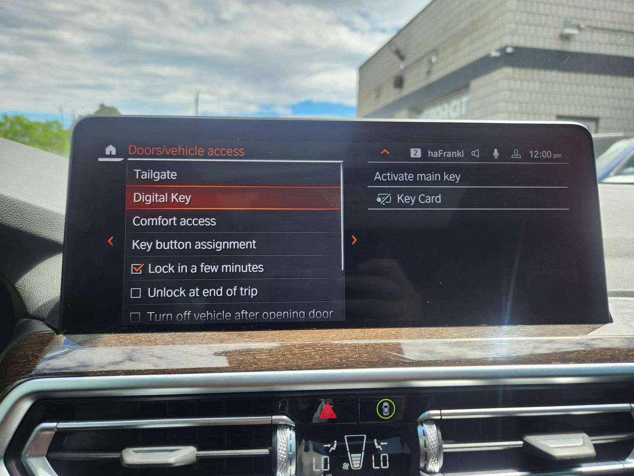 2025 BMW X4 HARMON KARDON,PANO,NAVI,CARPLAY, REMOTE START, HUD Photo