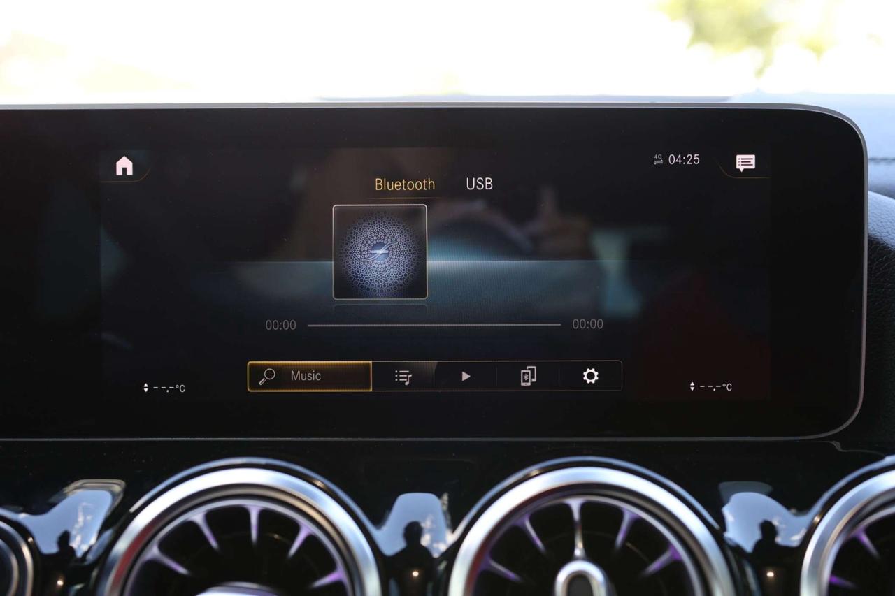 2021 Mercedes-Benz GLA GLA45-AMG-4MATIC/TECH PKG/NAV/360 CAM/BLIS/P SENSORS/LEATHER/H SEATS/KEYLESS ENTRY/AMBIENT/WLC/CARPLAY/PANOROOF Photo