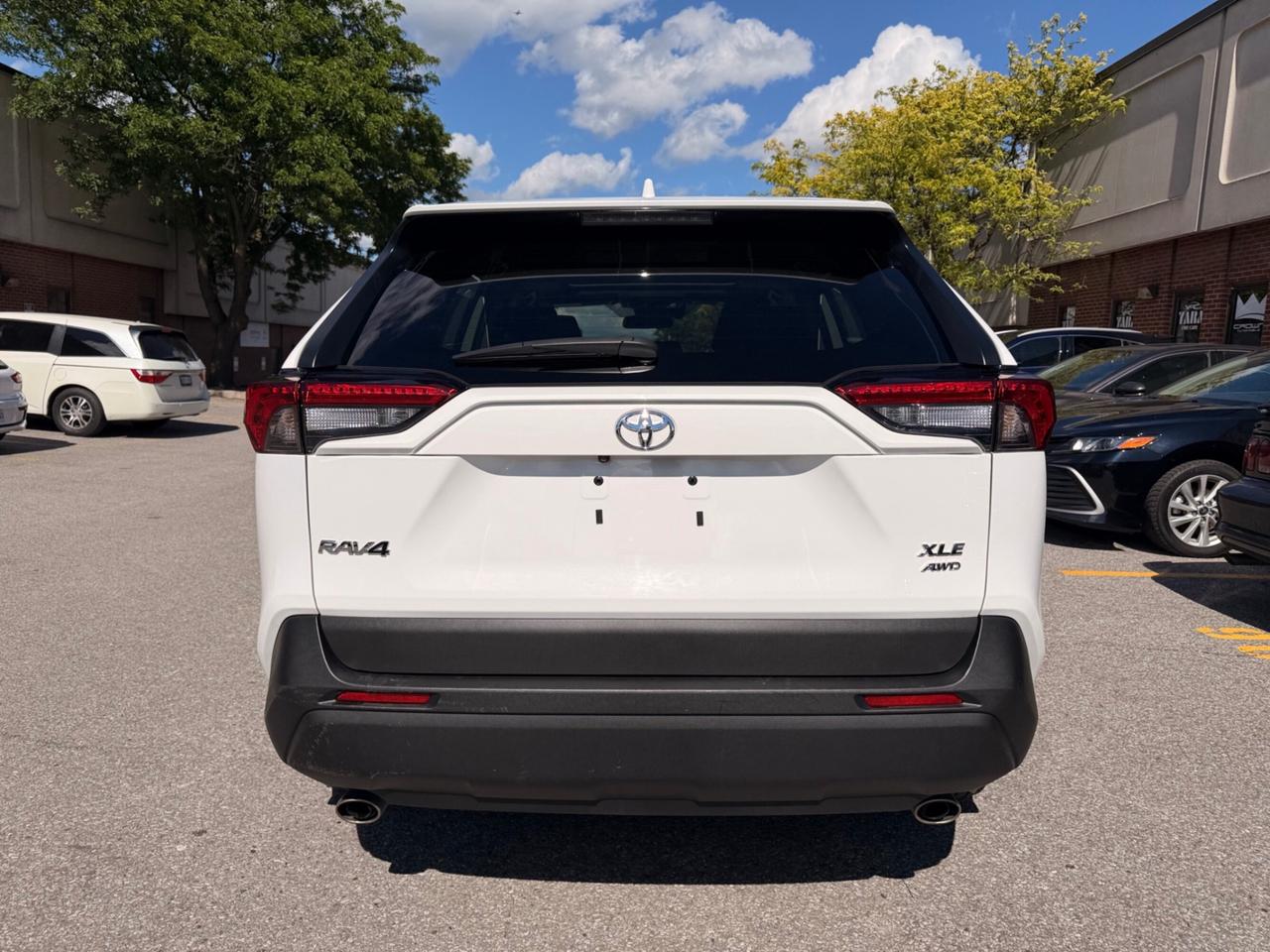 2023 Toyota RAV4 XLE AWD, ONE OWNER, SUNROOF, PUSH BUTTON START Photo4