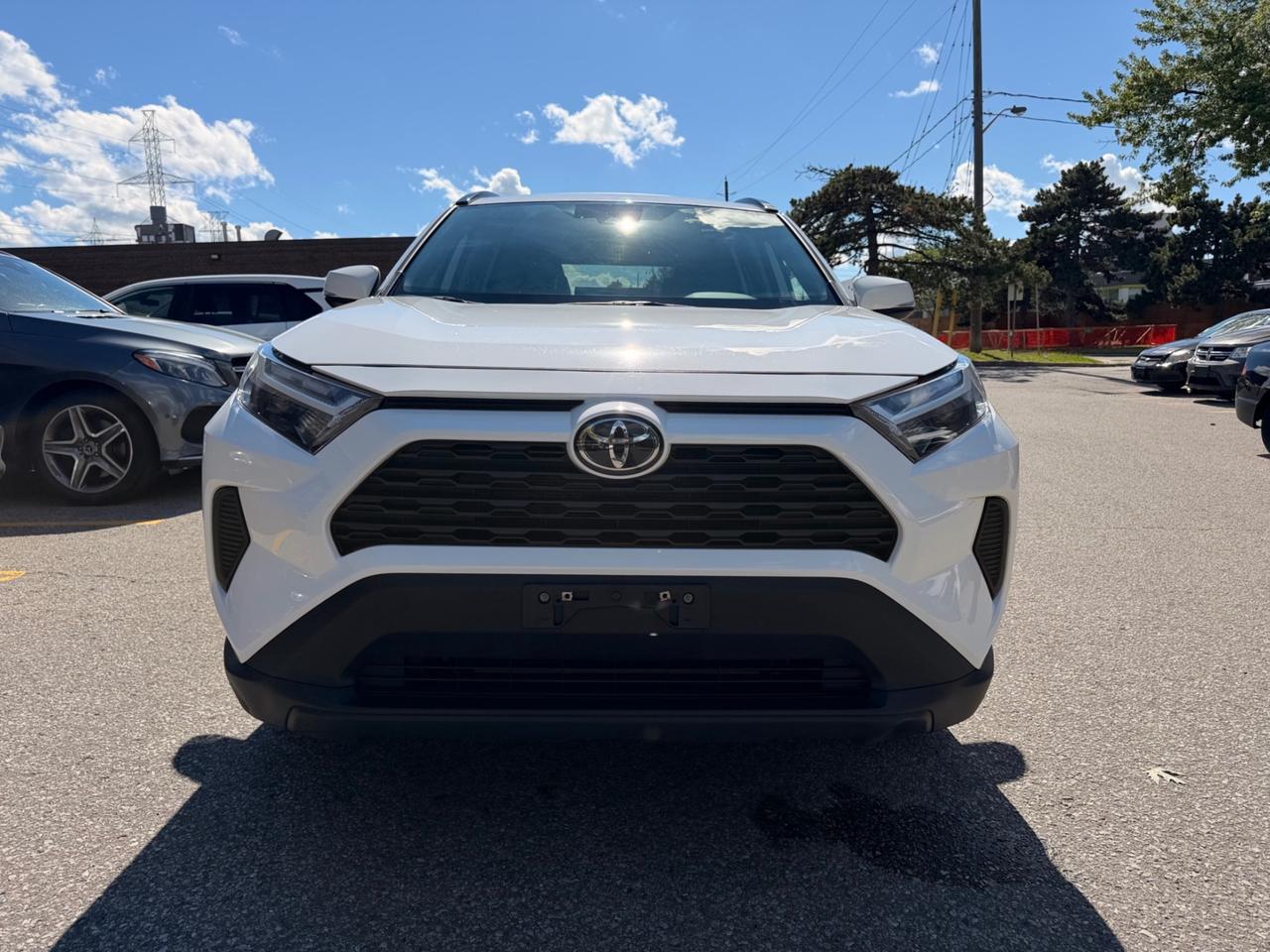 2023 Toyota RAV4 XLE AWD, ONE OWNER, SUNROOF, PUSH BUTTON START Photo