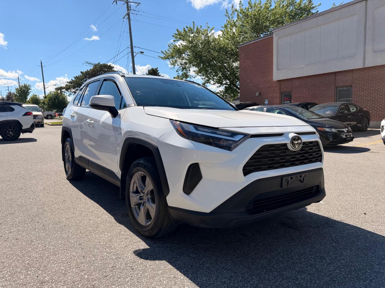 2023 Toyota RAV4 XLE AWD, ONE OWNER, SUNROOF, PUSH BUTTON START Photo2
