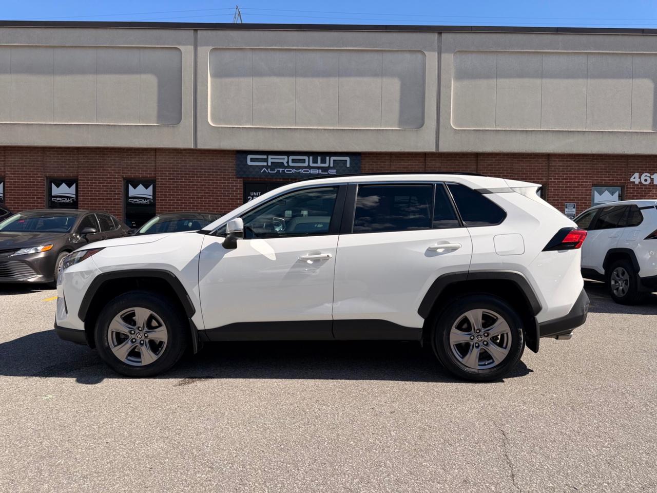 2023 Toyota RAV4 XLE AWD, ONE OWNER, SUNROOF, PUSH BUTTON START Photo