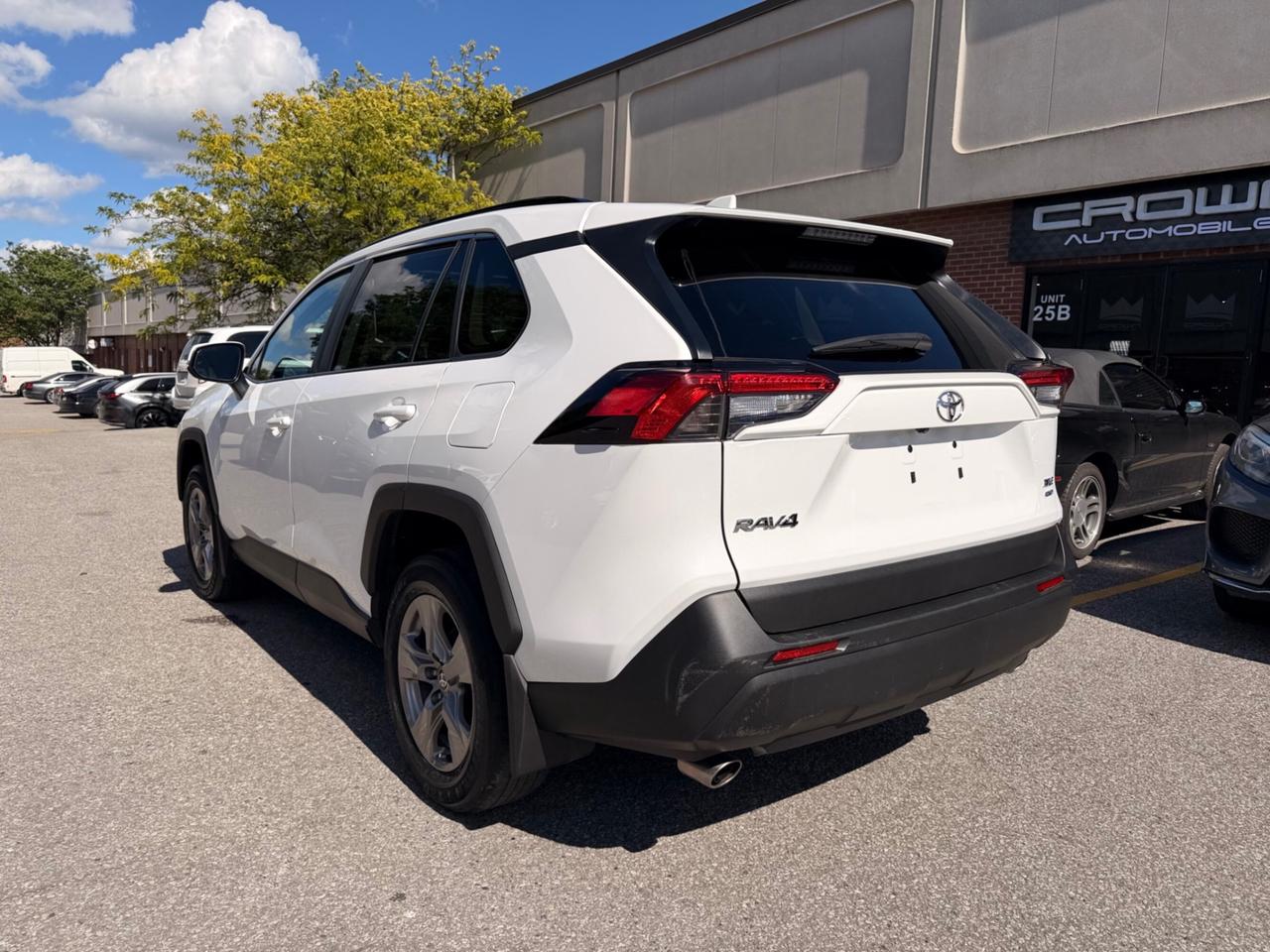 2023 Toyota RAV4 XLE AWD, ONE OWNER, SUNROOF, PUSH BUTTON START Photo