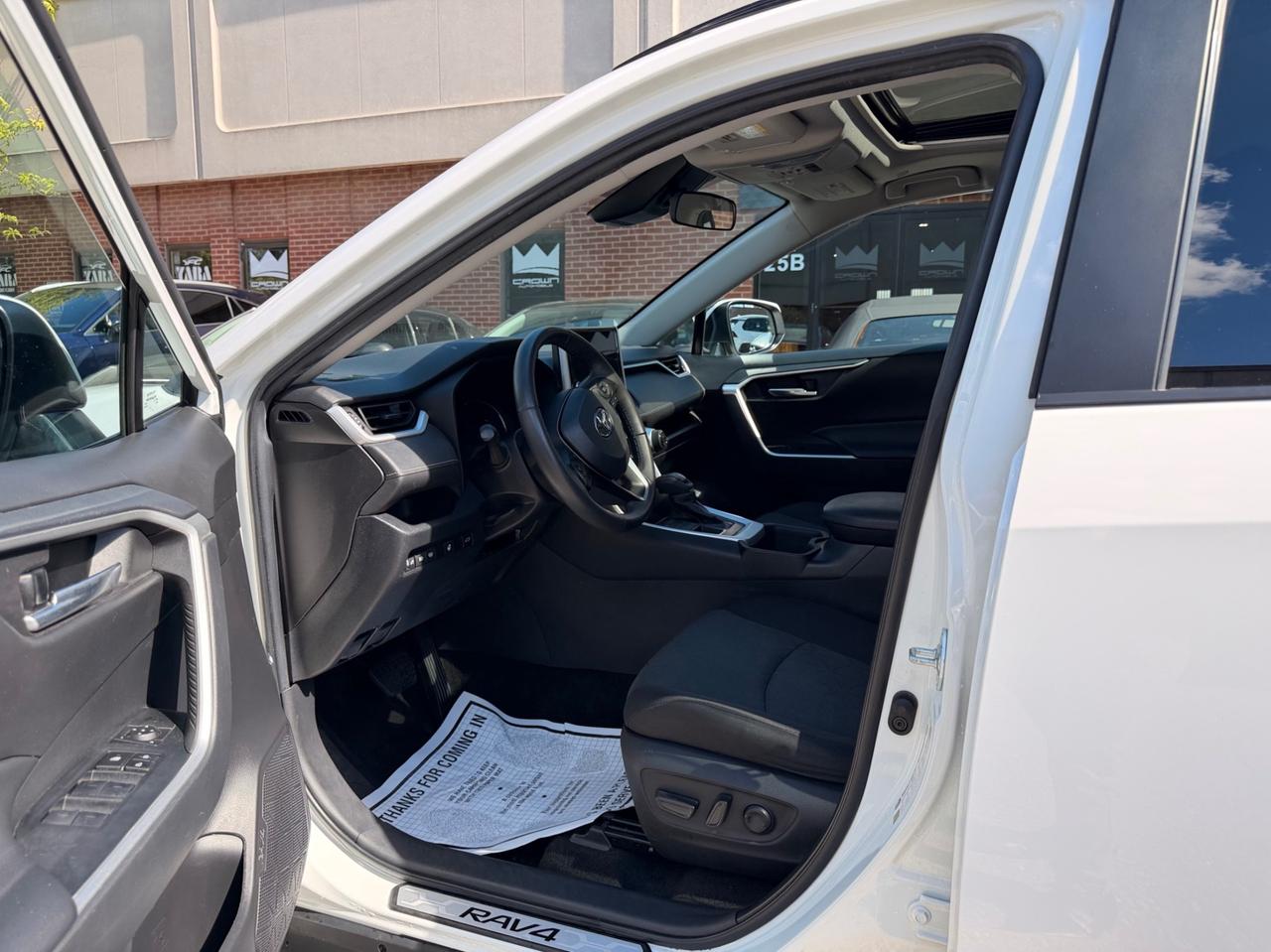 2023 Toyota RAV4 XLE AWD, ONE OWNER, SUNROOF, PUSH BUTTON START Photo