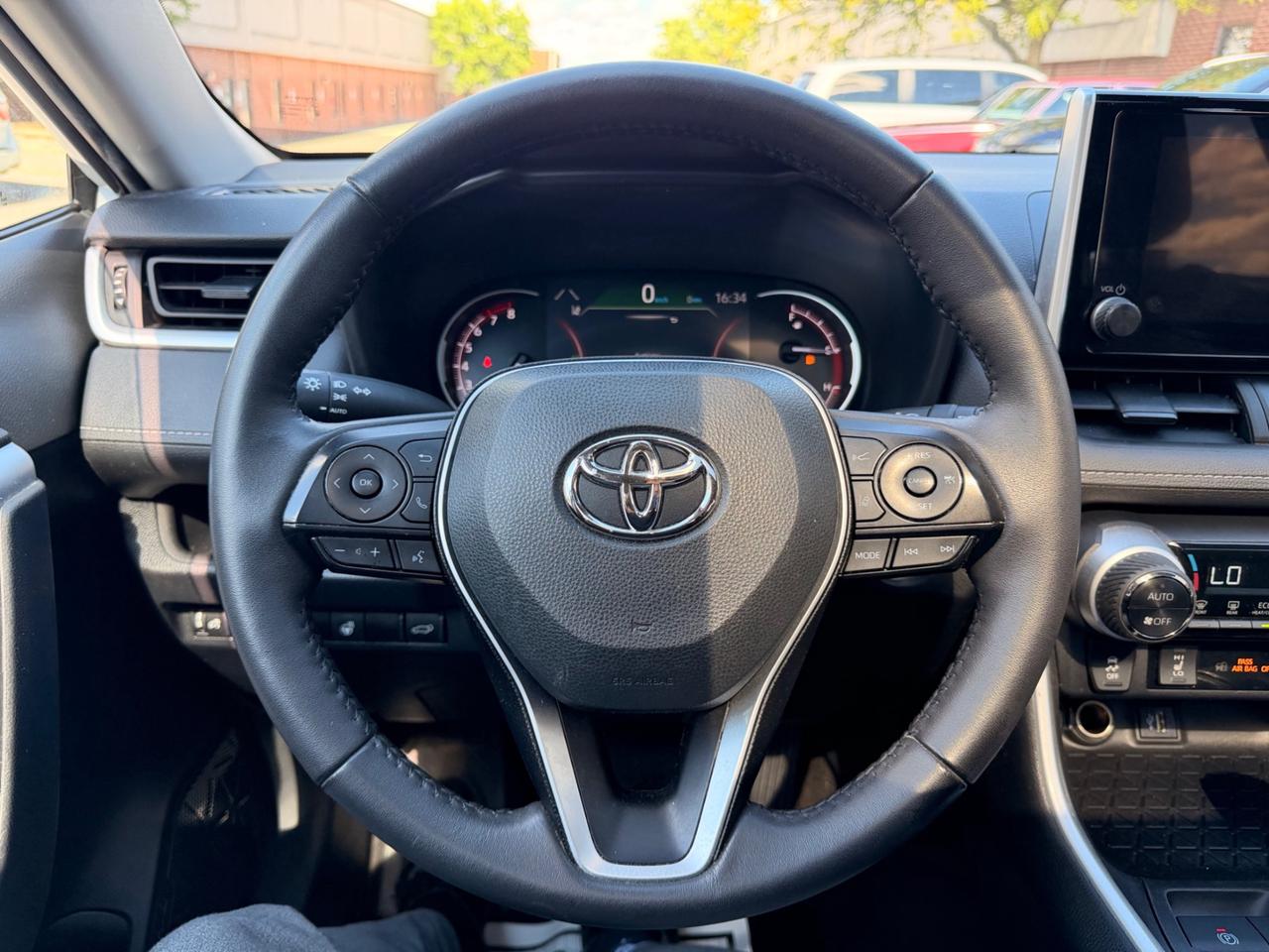 2023 Toyota RAV4 XLE AWD, ONE OWNER, SUNROOF, PUSH BUTTON START Photo