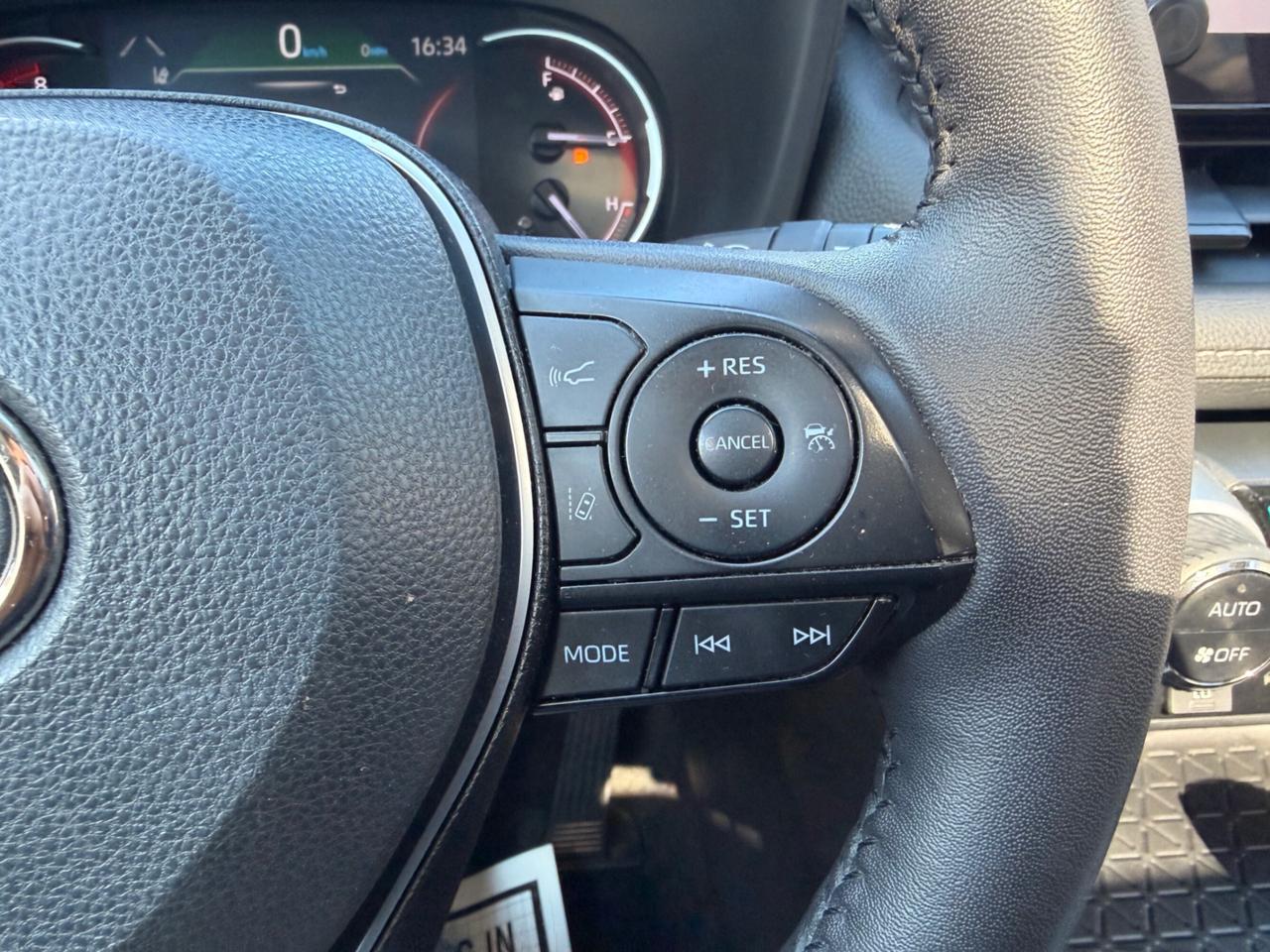 2023 Toyota RAV4 XLE AWD, ONE OWNER, SUNROOF, PUSH BUTTON START Photo
