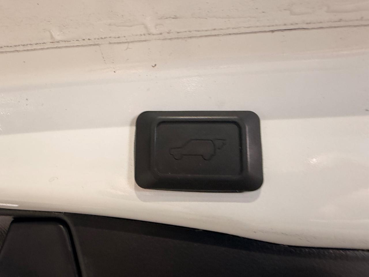 2023 Toyota RAV4 XLE AWD, ONE OWNER, SUNROOF, PUSH BUTTON START Photo