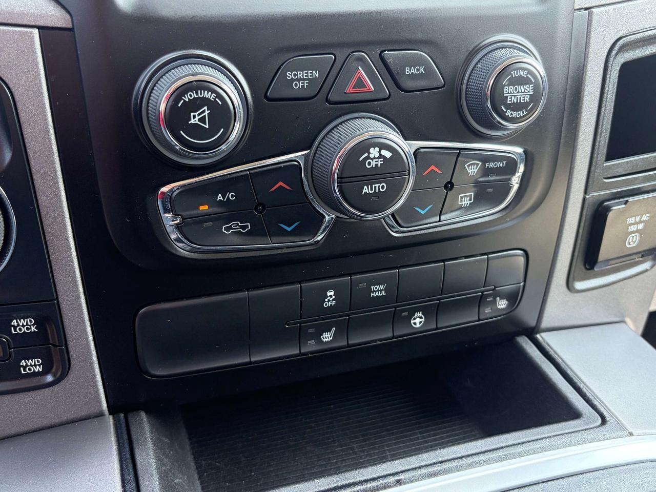 2022 RAM 1500 EXPRESS/HEATED SEATS/BACK UP CAM/4X4/CALL NAPANEE Photo