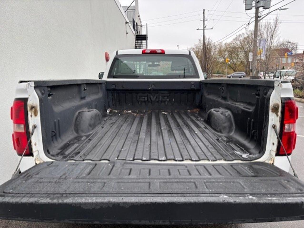 2017 GMC Sierra 1500 **REGULAR CAB 8FT LONG BOX-4.3L V6-NO ACCIDENTS** Photo