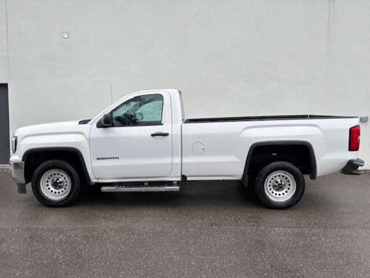 2017 GMC Sierra 1500 **REGULAR CAB 8FT LONG BOX-4.3L V6-NO ACCIDENTS** Photo