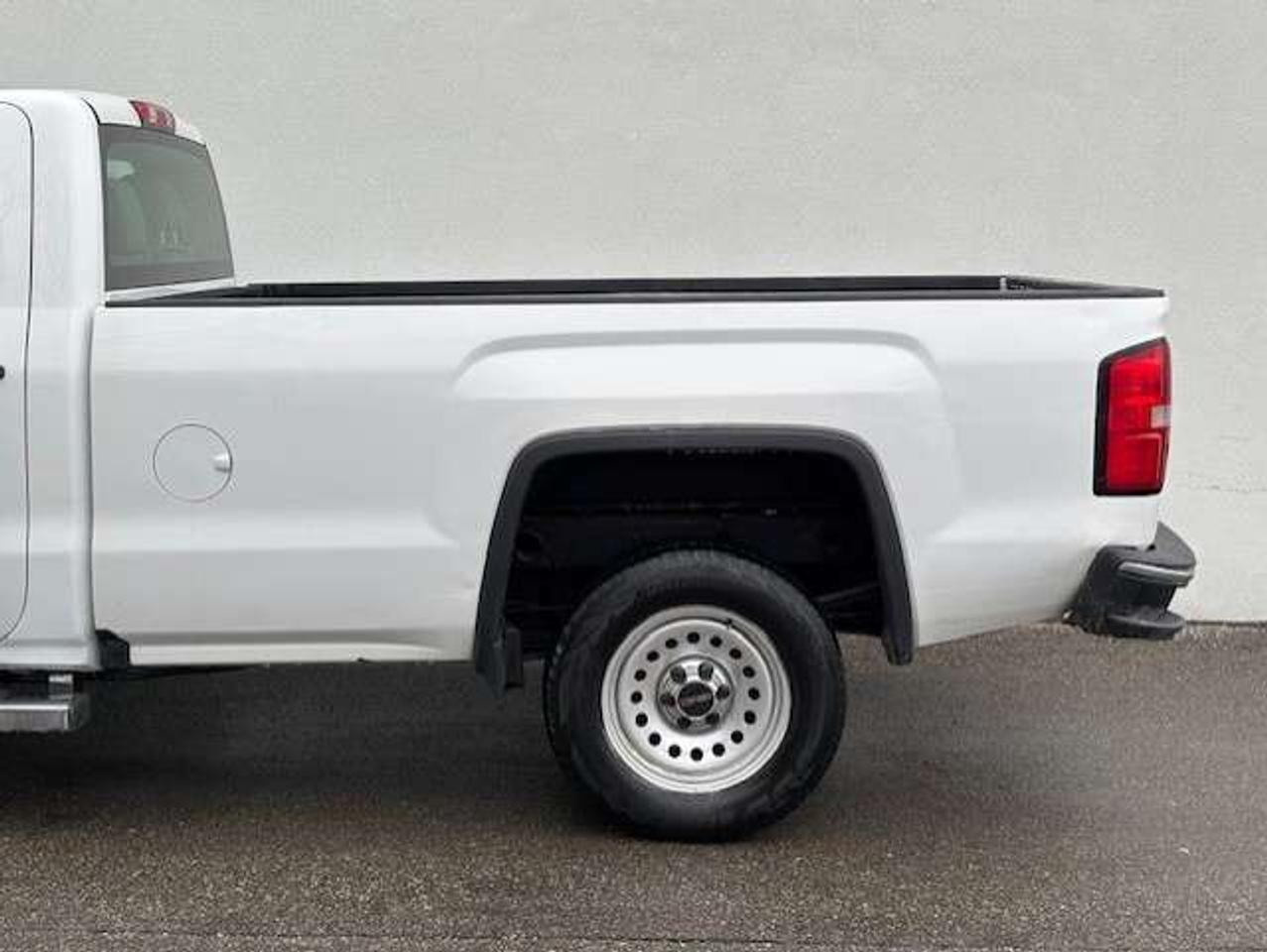 2017 GMC Sierra 1500 **REGULAR CAB 8FT LONG BOX-4.3L V6-NO ACCIDENTS** Photo