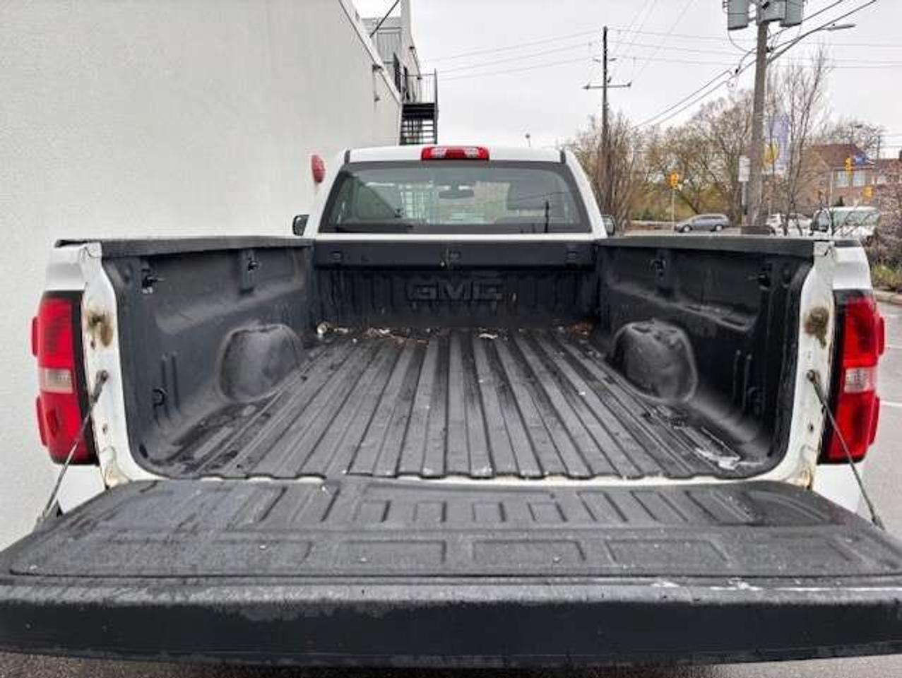 2017 GMC Sierra 1500 **REGULAR CAB 8FT LONG BOX-4.3L V6-NO ACCIDENTS** Photo