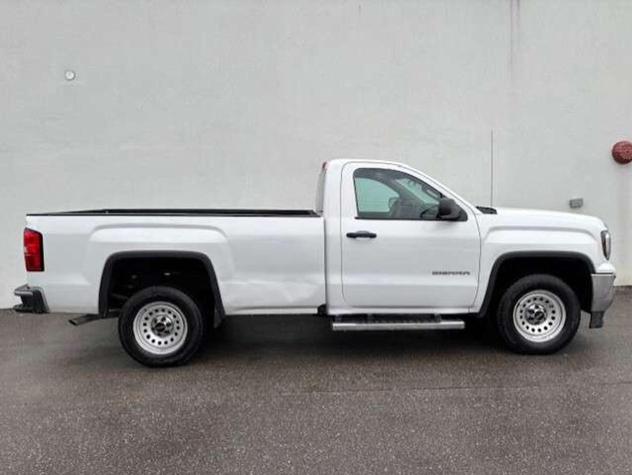 2017 GMC Sierra 1500 **REGULAR CAB 8FT LONG BOX-4.3L V6-NO ACCIDENTS** Photo