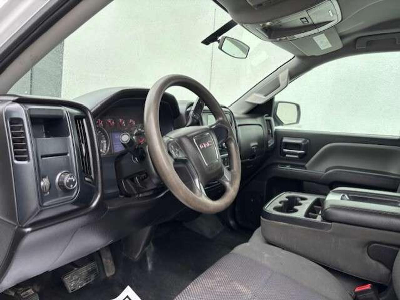 2017 GMC Sierra 1500 **REGULAR CAB 8FT LONG BOX-4.3L V6-NO ACCIDENTS** Photo