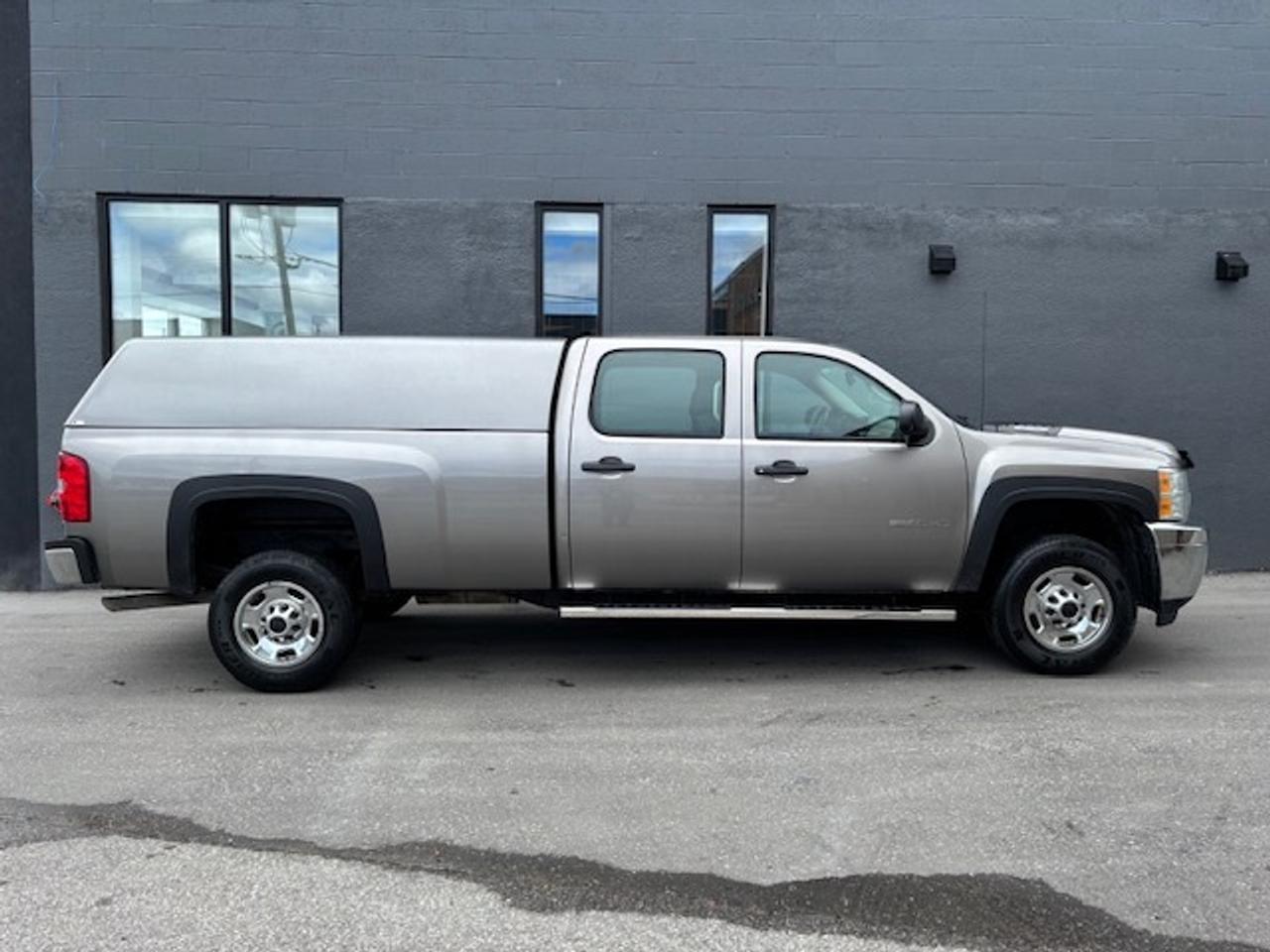 2014 Chevrolet SILVERADO 2500HD **V8 6.0L-CREW CAB-LONG BOX-MATCHING CAP-146KM** Photo