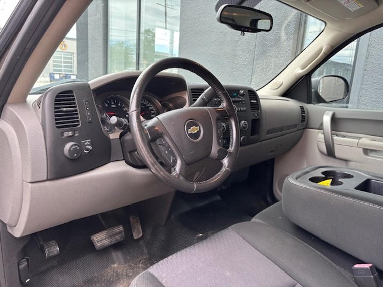 2014 Chevrolet SILVERADO 2500HD **V8 6.0L-CREW CAB-LONG BOX-MATCHING CAP-146KM** Photo