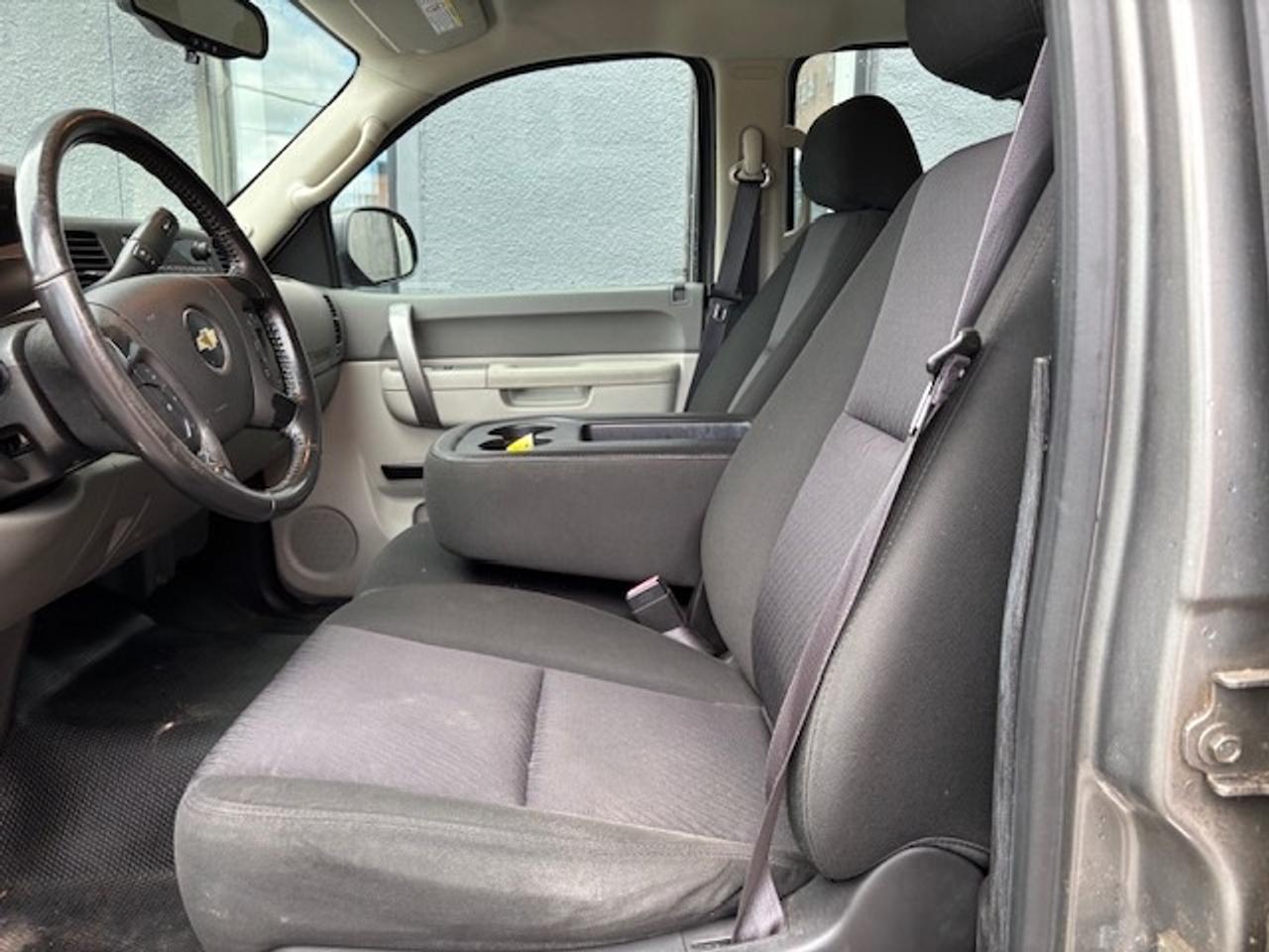 2014 Chevrolet SILVERADO 2500HD **V8 6.0L-CREW CAB-LONG BOX-MATCHING CAP-146KM** Photo