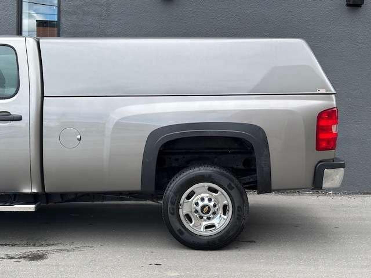 2014 Chevrolet Silverado 2500 **V8 6.0L-CREW CAB-LONG BOX-MATCHING CAP-146KM** Photo