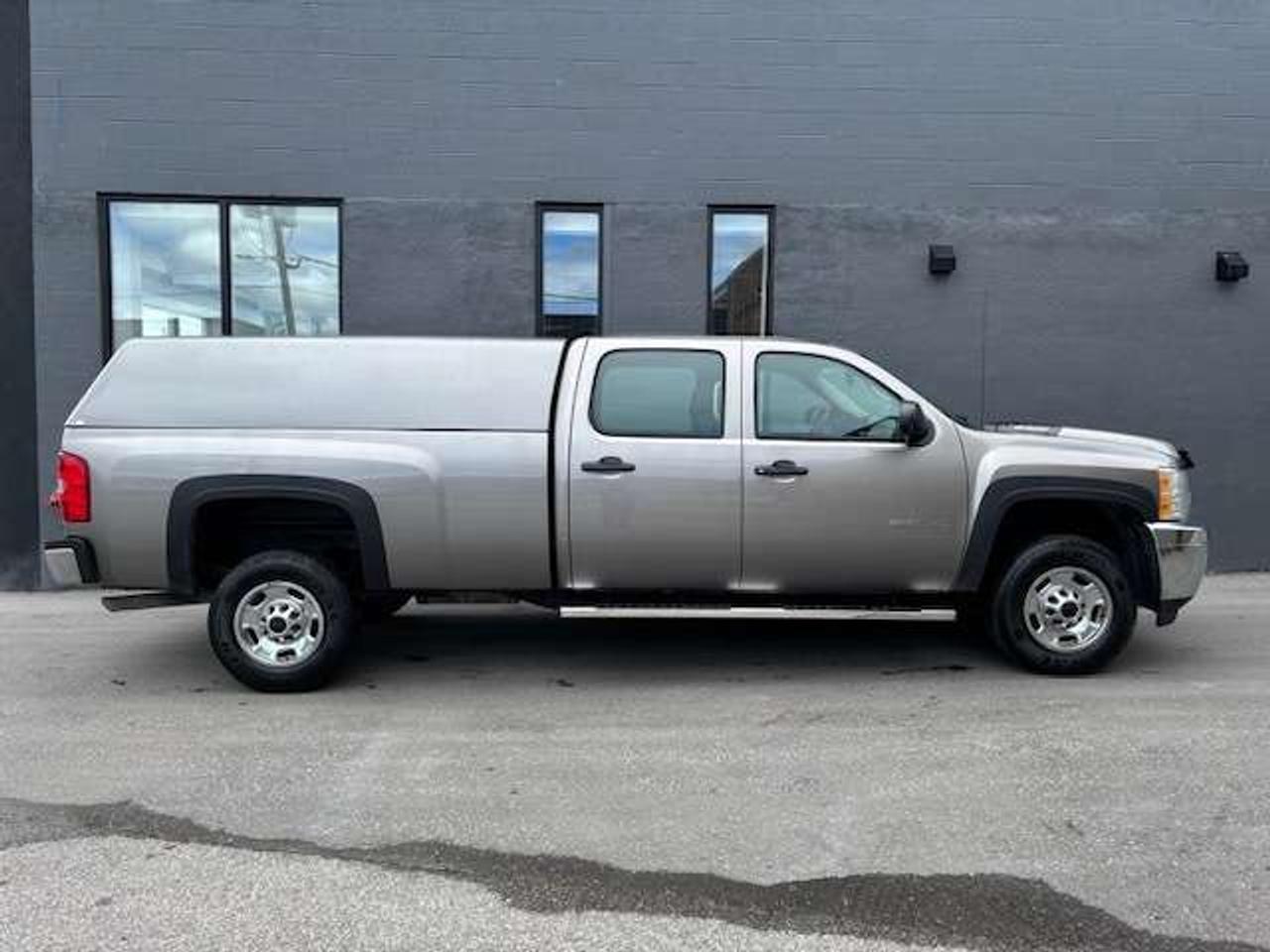 2014 Chevrolet Silverado 2500 **V8 6.0L-CREW CAB-LONG BOX-MATCHING CAP-146KM** Photo