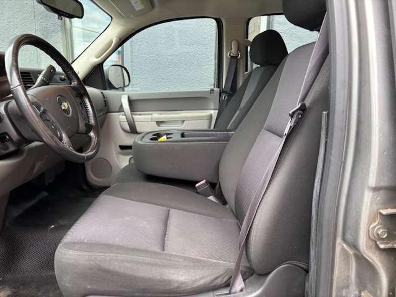 2014 Chevrolet Silverado 2500 **V8 6.0L-CREW CAB-LONG BOX-MATCHING CAP-146KM** Photo