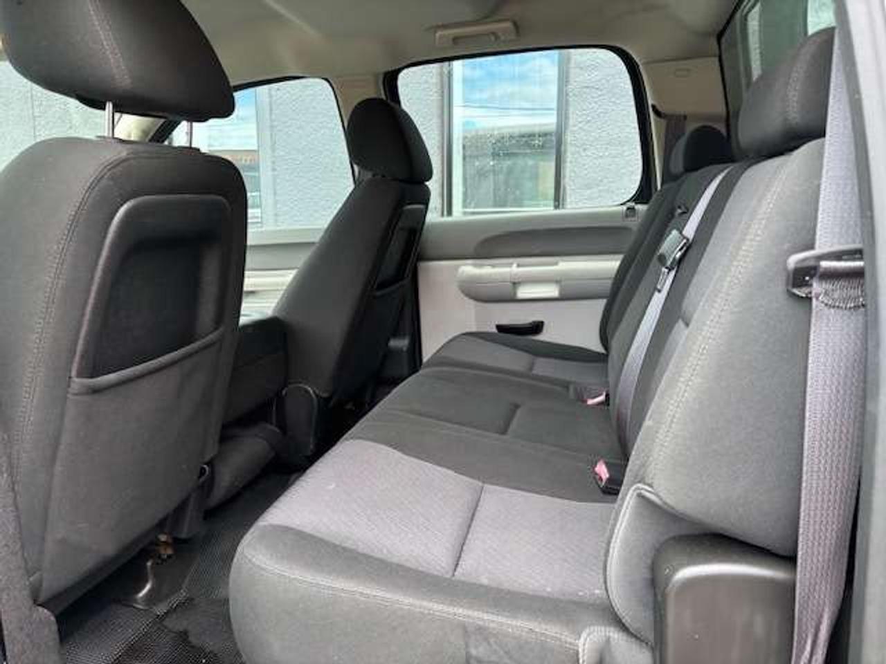 2014 Chevrolet Silverado 2500 **V8 6.0L-CREW CAB-LONG BOX-MATCHING CAP-146KM** Photo