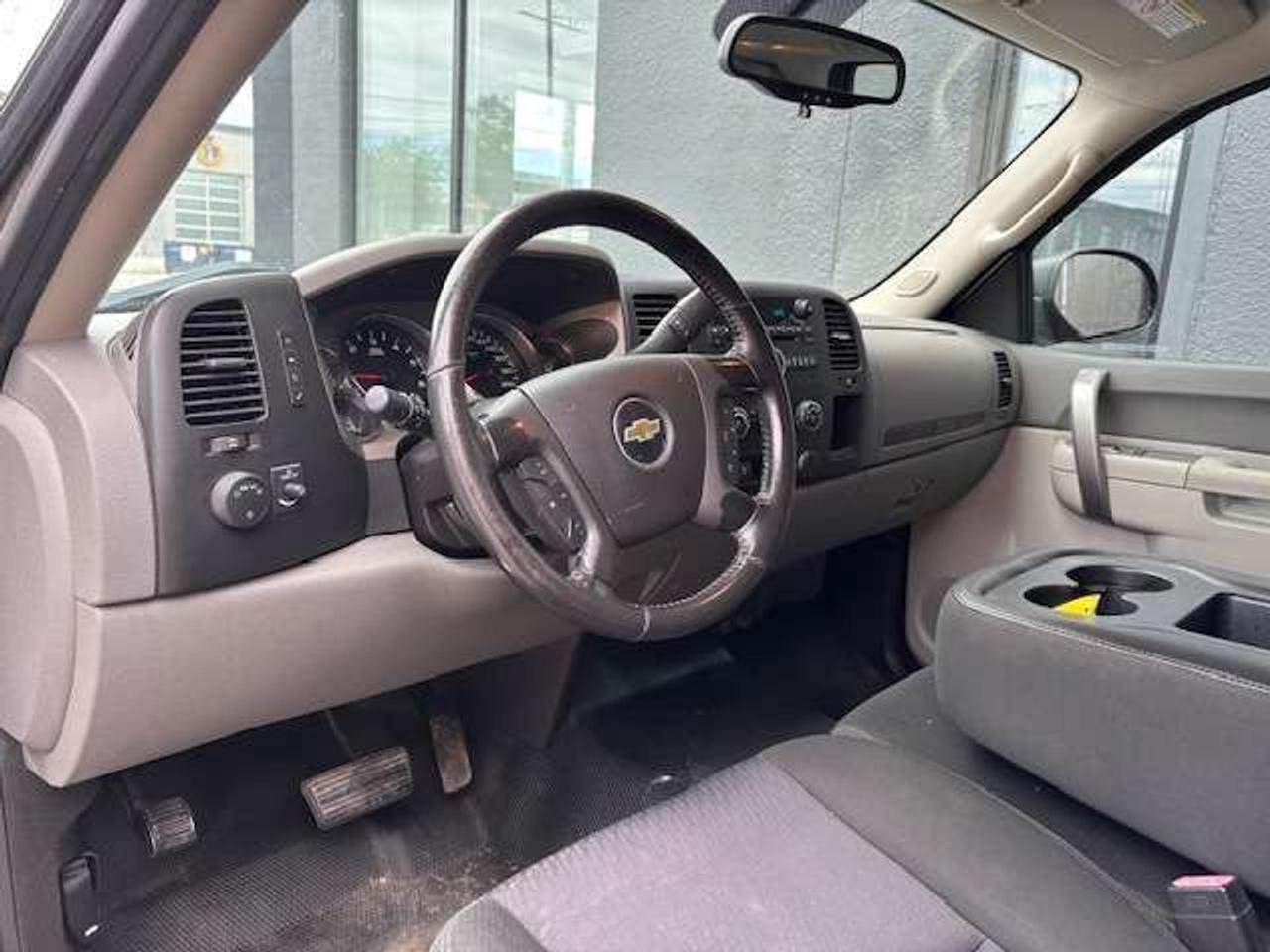 2014 Chevrolet Silverado 2500 **V8 6.0L-CREW CAB-LONG BOX-MATCHING CAP-146KM** Photo