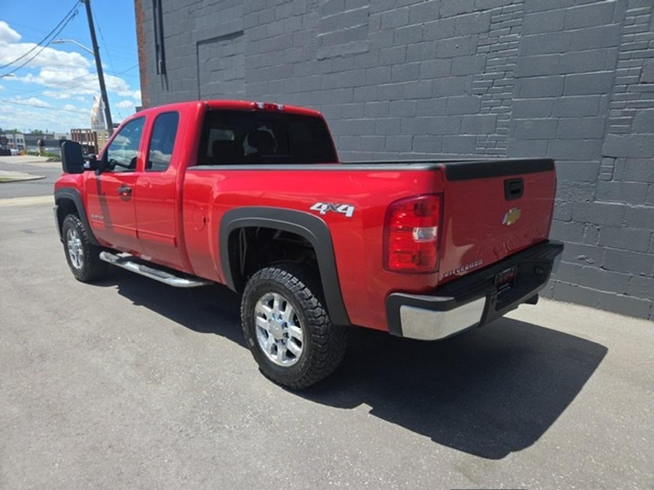 2012 Chevrolet SILVERADO 2500HD LT 4WD 6.6L DURAMAX DIESEL EXTENDED CAB SHORT BOX! Photo2