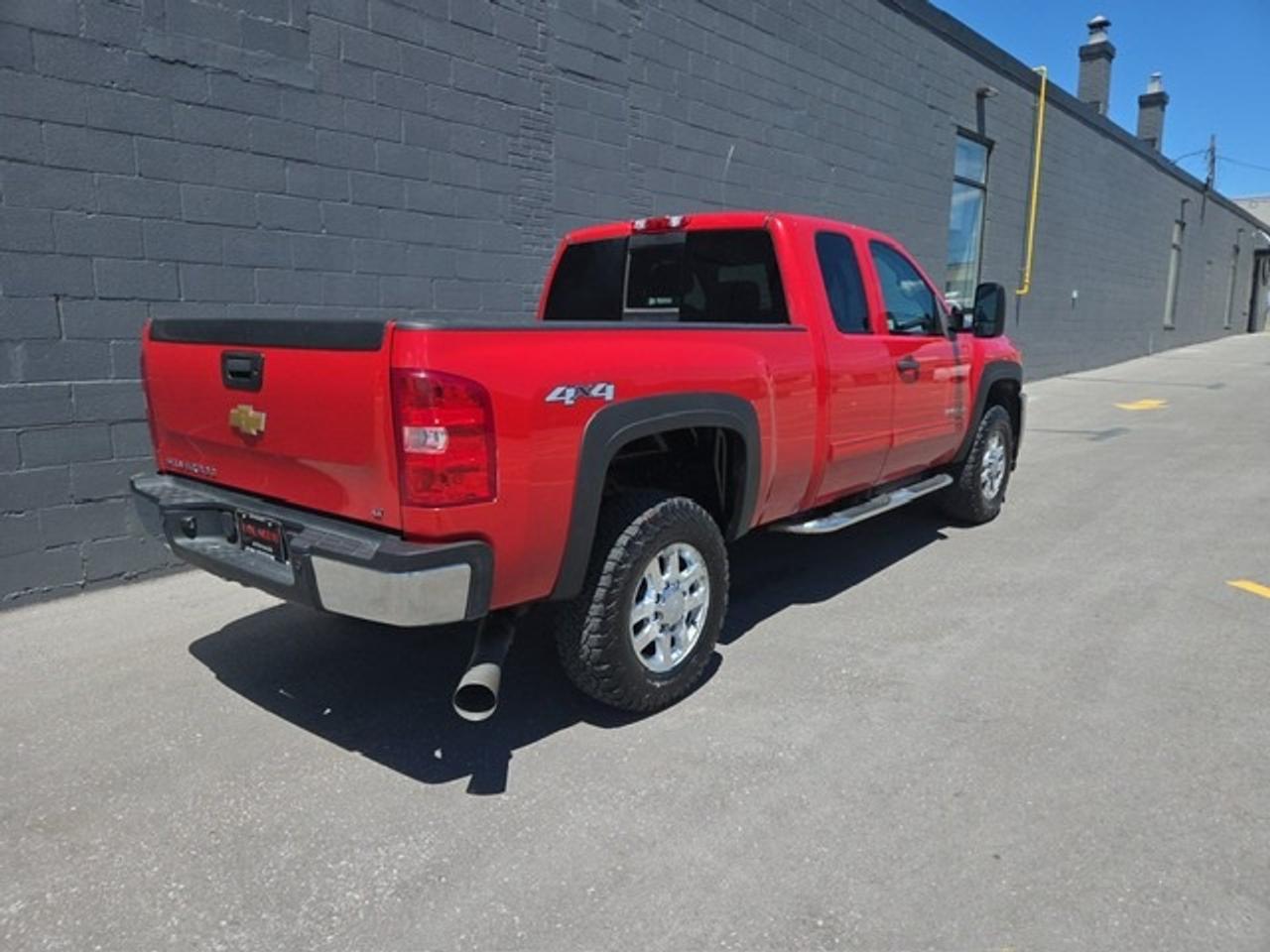 2012 Chevrolet SILVERADO 2500HD LT 4WD 6.6L DURAMAX DIESEL EXTENDED CAB SHORT BOX! Photo