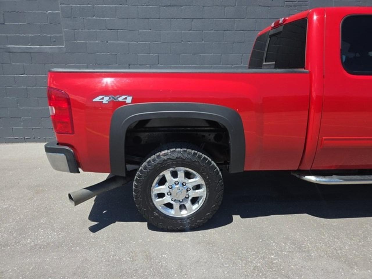 2012 Chevrolet SILVERADO 2500HD LT 4WD 6.6L DURAMAX DIESEL EXTENDED CAB SHORT BOX! Photo