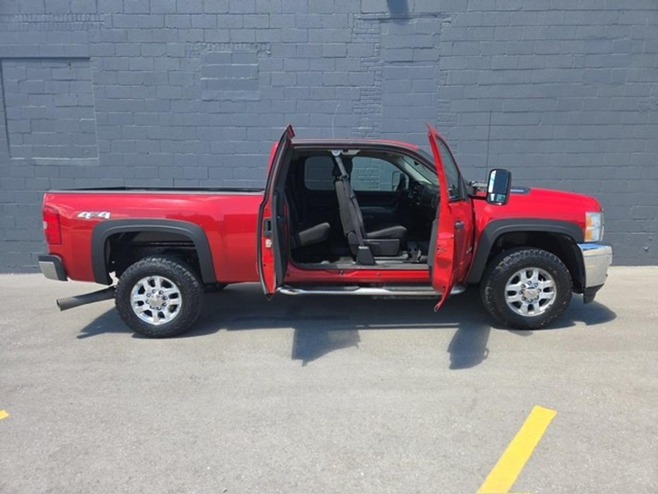 2012 Chevrolet SILVERADO 2500HD LT 4WD 6.6L DURAMAX DIESEL EXTENDED CAB SHORT BOX! Photo