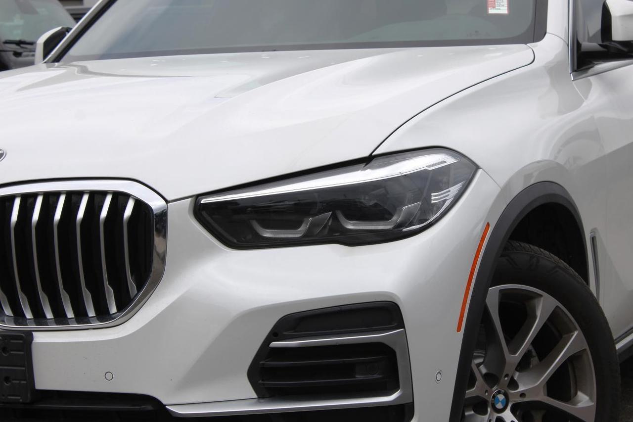 2023 BMW X5 Xdrive40i  Gps Moonroof BkpCam HtdSeats DriveModes Photo