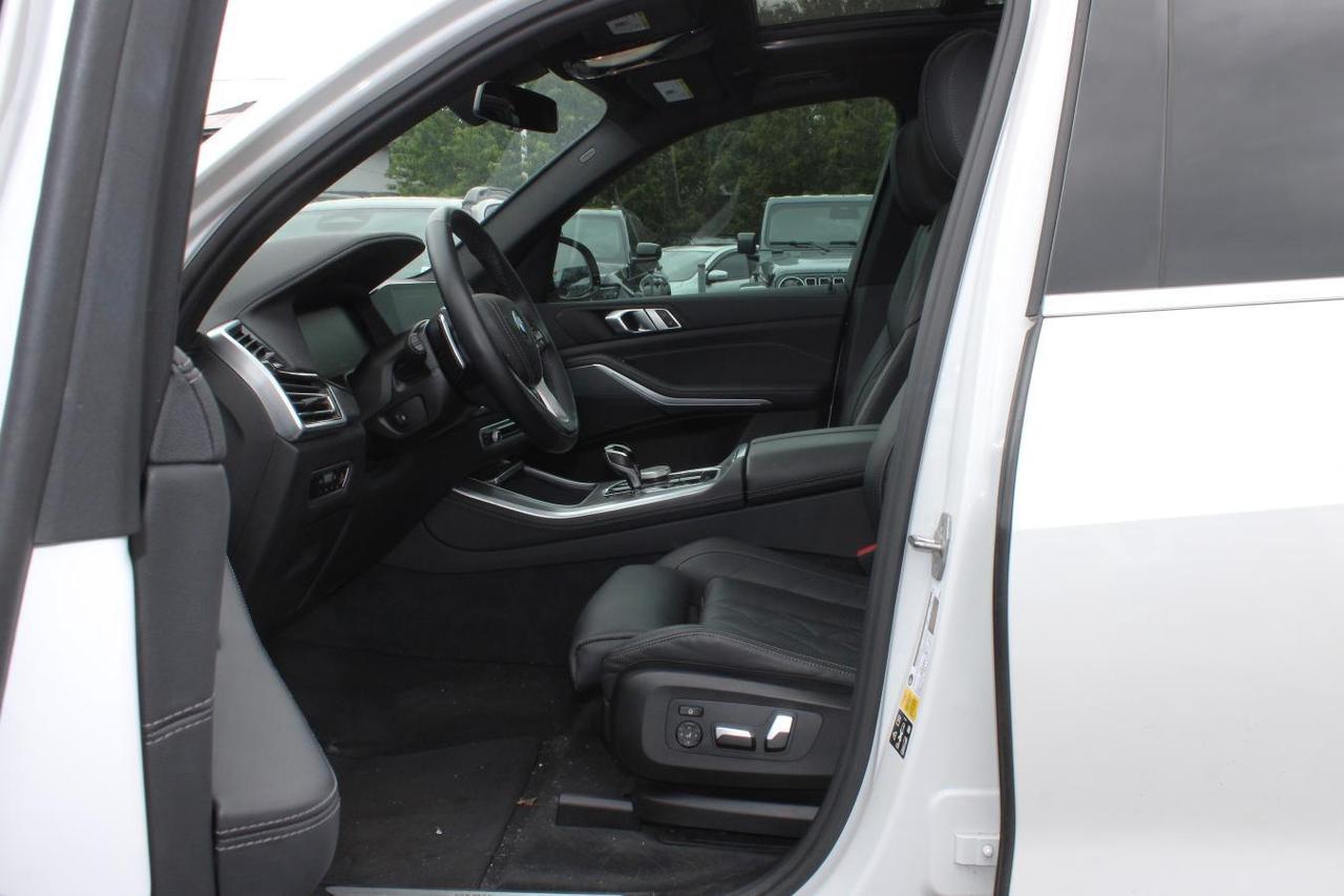 2023 BMW X5 Xdrive40i  Gps Moonroof BkpCam HtdSeats DriveModes Photo