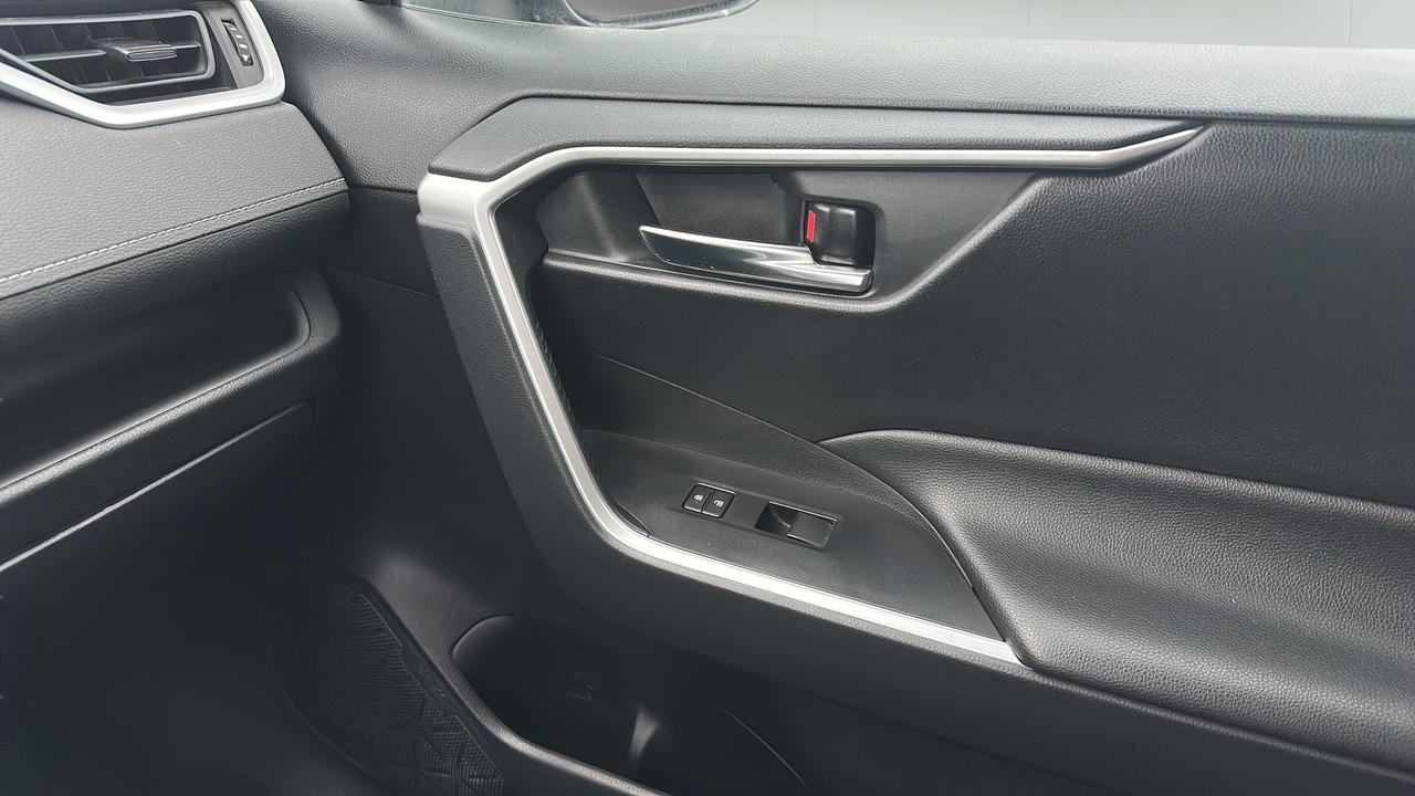 2019 Toyota RAV4 AWD XLE Photo