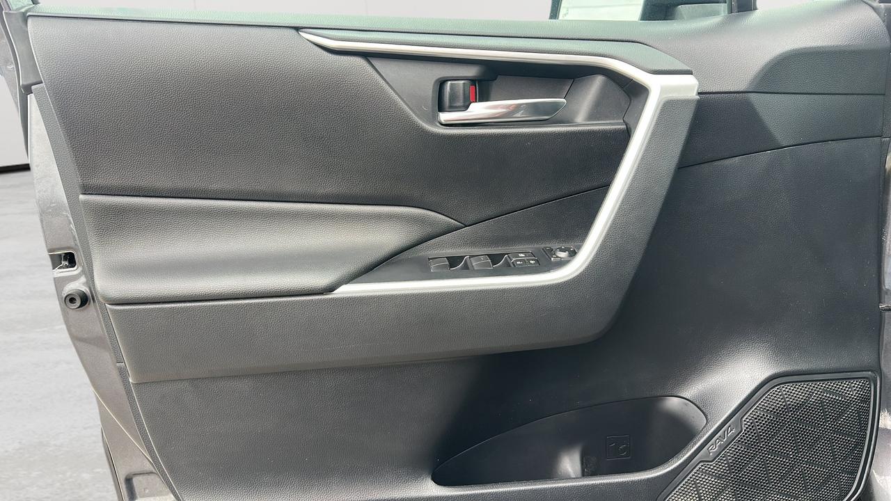 2019 Toyota RAV4 AWD XLE Photo