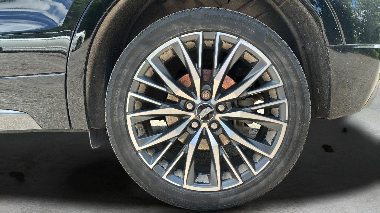 2024 Cadillac XT4 AWD 4dr Sport Photo