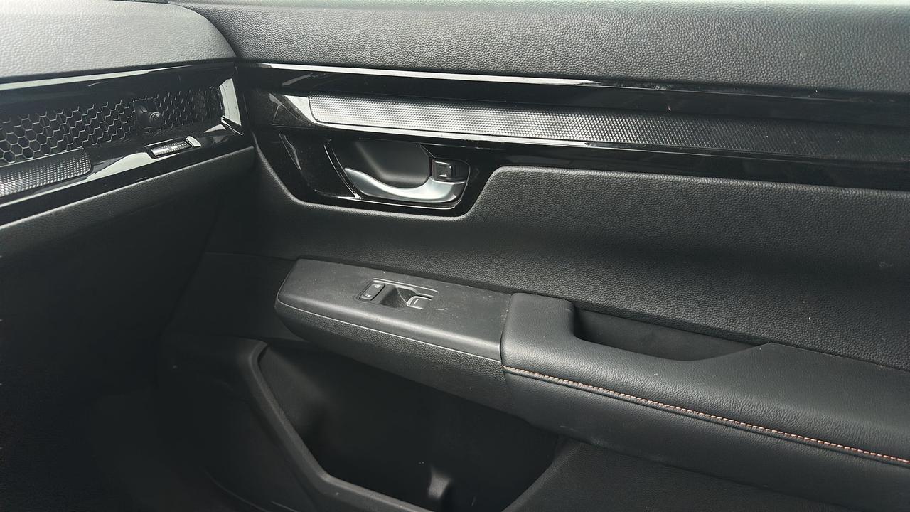 2023 Honda CR-V Hybrid Touring AWD Photo
