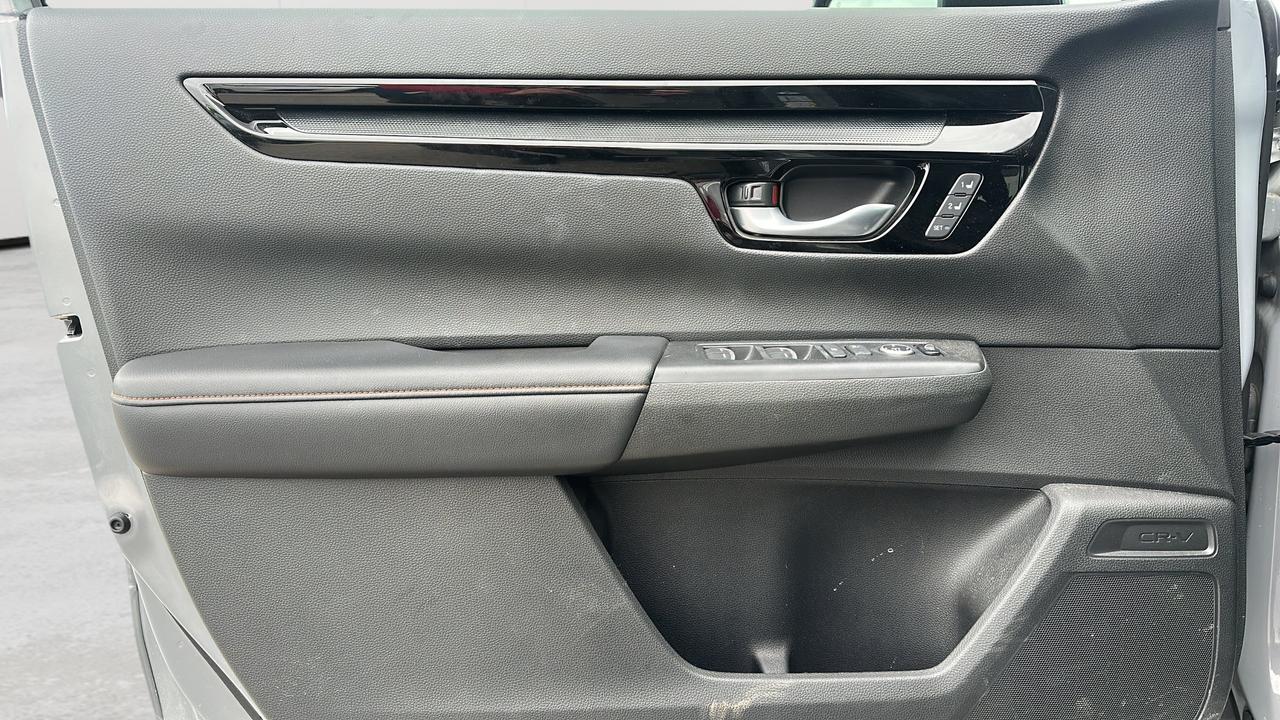2023 Honda CR-V Hybrid Touring AWD Photo